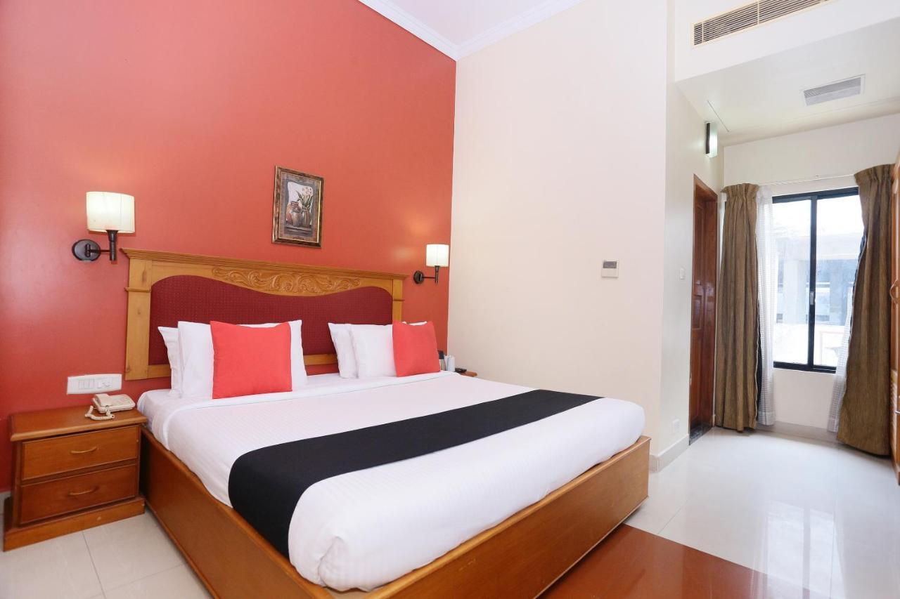 Hotel Capital O 45944 Club 7 Tiruvalla Exterior foto