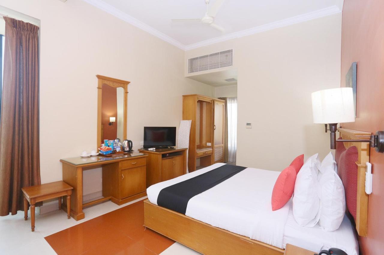 Hotel Capital O 45944 Club 7 Tiruvalla Exterior foto