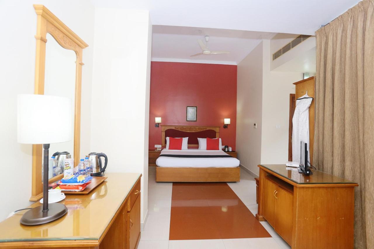 Hotel Capital O 45944 Club 7 Tiruvalla Exterior foto