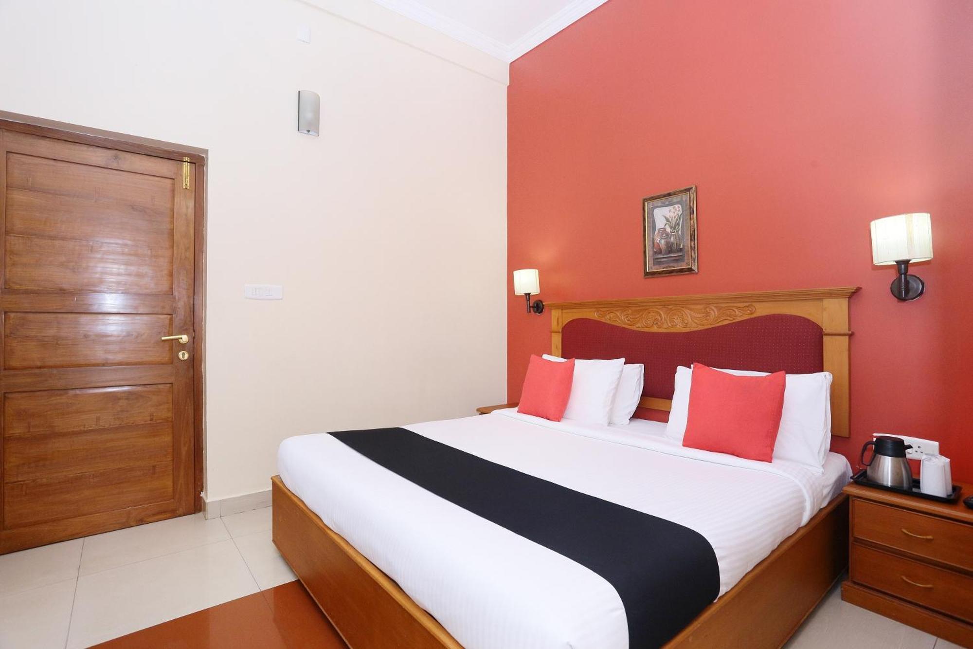 Hotel Capital O 45944 Club 7 Tiruvalla Exterior foto