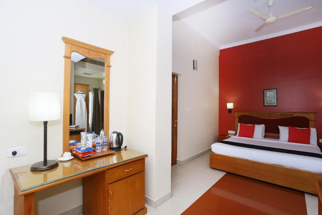 Hotel Capital O 45944 Club 7 Tiruvalla Exterior foto