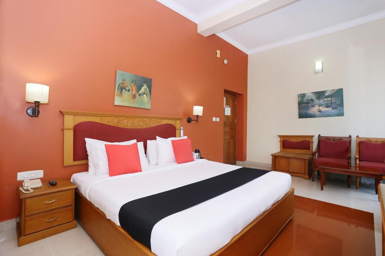 Hotel Capital O 45944 Club 7 Tiruvalla Exterior foto
