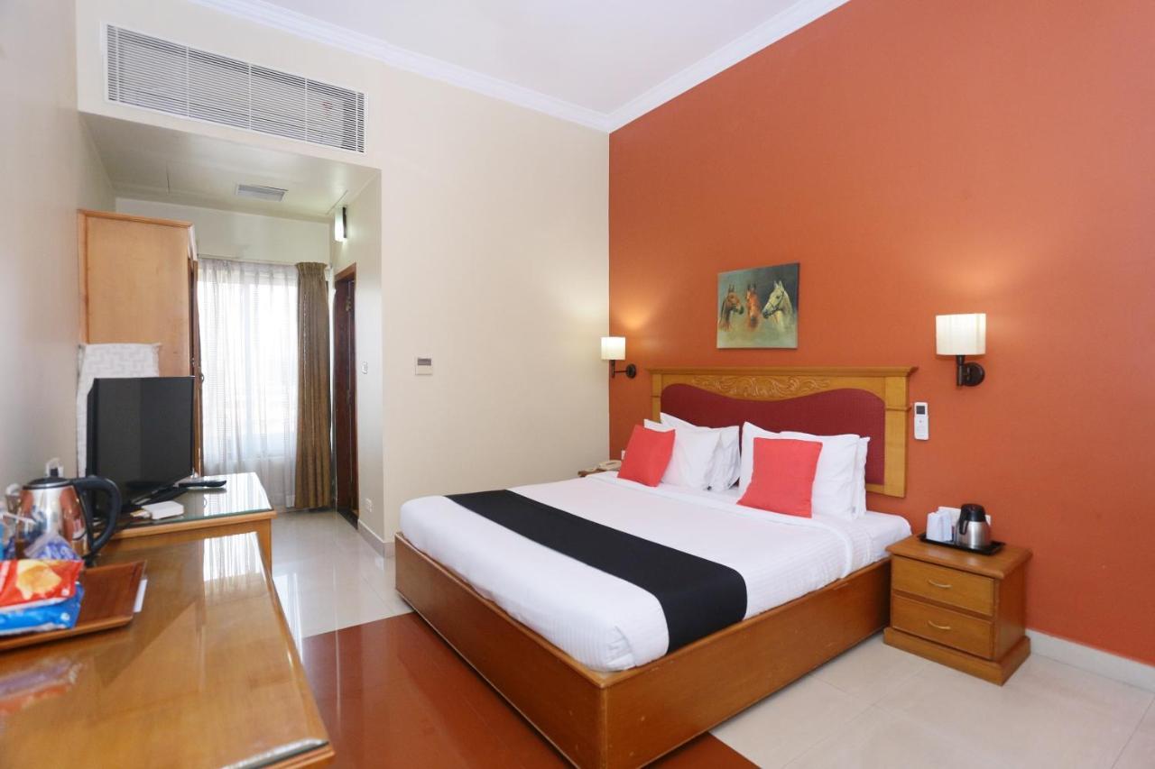 Hotel Capital O 45944 Club 7 Tiruvalla Exterior foto