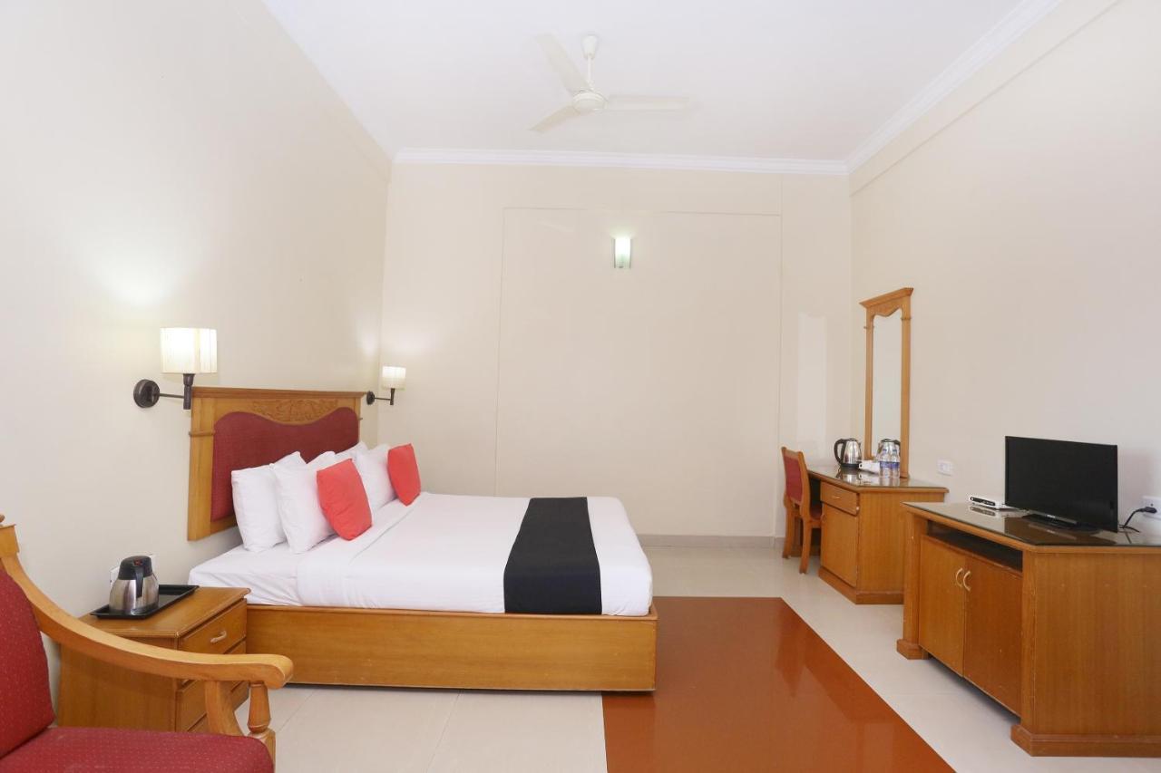 Hotel Capital O 45944 Club 7 Tiruvalla Exterior foto
