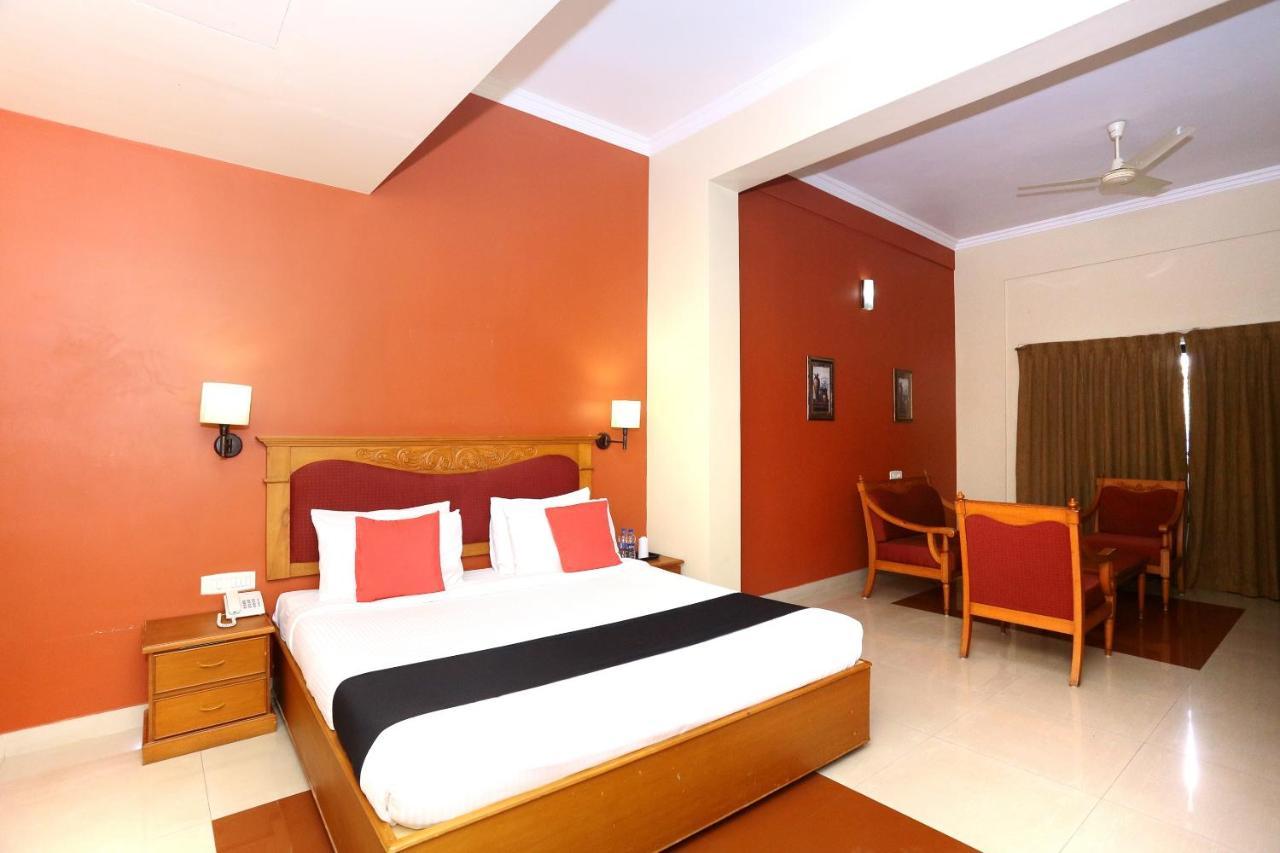 Hotel Capital O 45944 Club 7 Tiruvalla Exterior foto