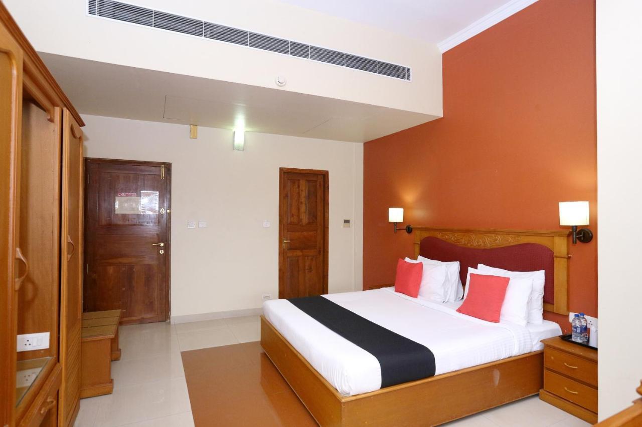 Hotel Capital O 45944 Club 7 Tiruvalla Exterior foto