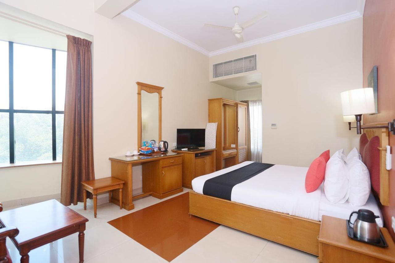 Hotel Capital O 45944 Club 7 Tiruvalla Exterior foto
